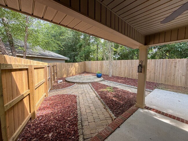 Building Photo - 3 Bedroom 2 Bath Home for Rent with Charmi...