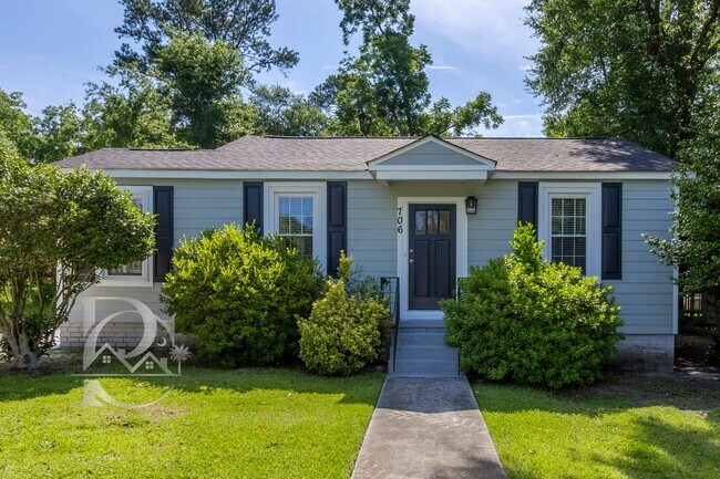 Primary Photo - RENOVATED THREE BEDROOM IN ROSEWOOD