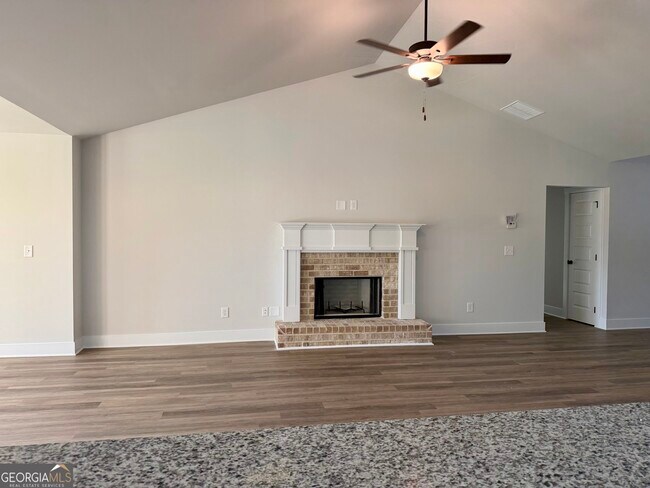 Building Photo - 232 Lake Meadows Dr