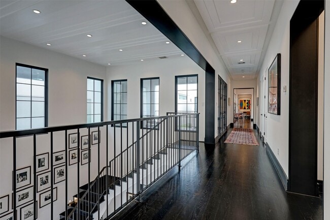 Building Photo - 2521 Westgate Dr