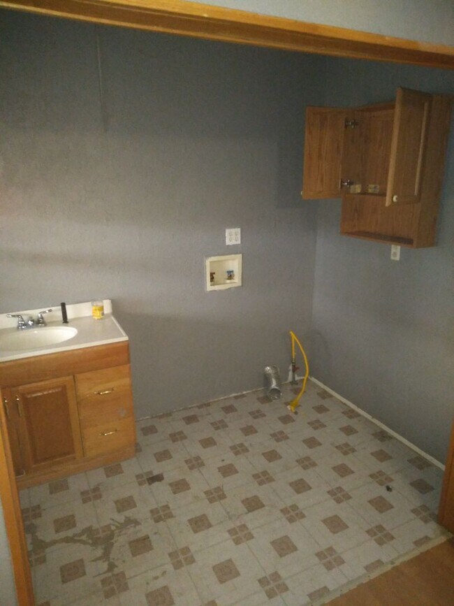 Building Photo - 2/2 Bath House PAISD School!