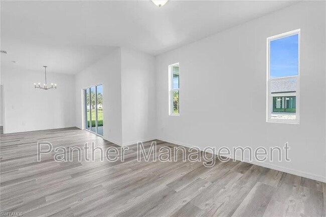 Building Photo - 422 NE 20th Terrace