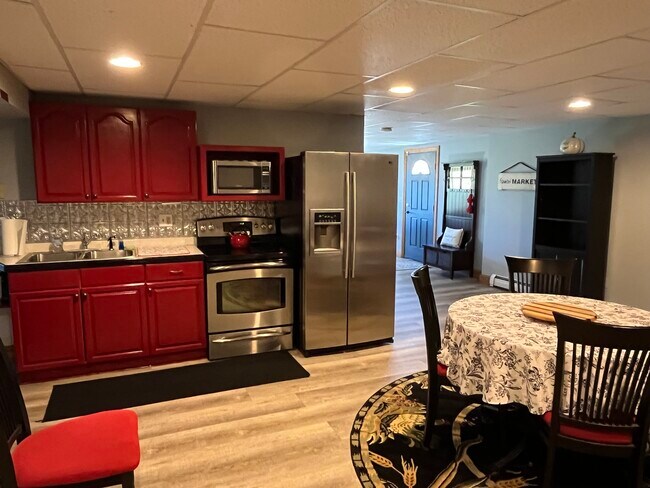 Building Photo - 62 Fiske Hill Rd