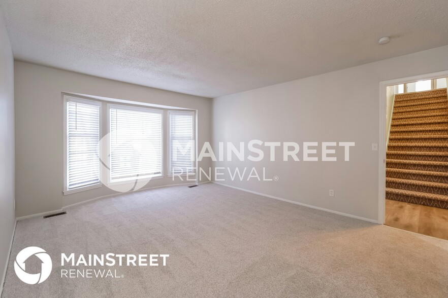 Building Photo - 1122 E Sleepy Hollow Dr