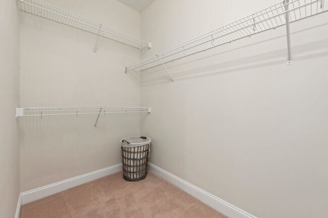 Building Photo - Fully Furnished  | Utilities Included | Flexible Lease Terms