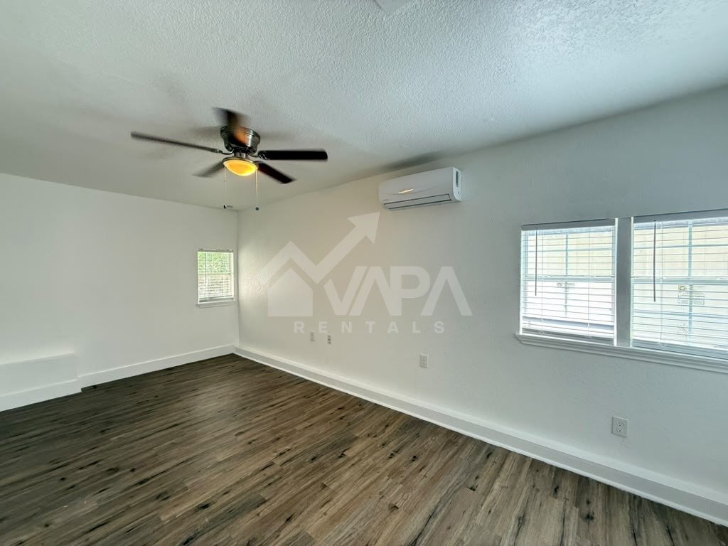 Building Photo - 4847 Featherock Dr