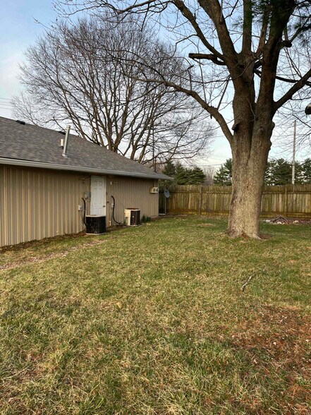 Building Photo - 1663 W State Rd 38