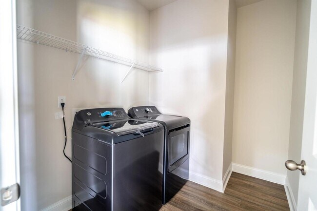 Building Photo - 816 Hibernation Wy