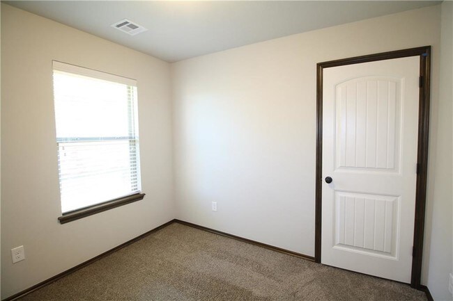 Building Photo - 13924 Northwood Village Dr