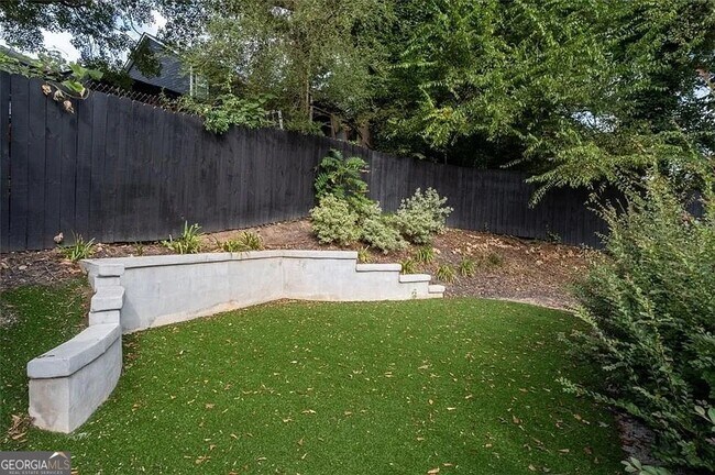 Building Photo - 813 Coleman St SW