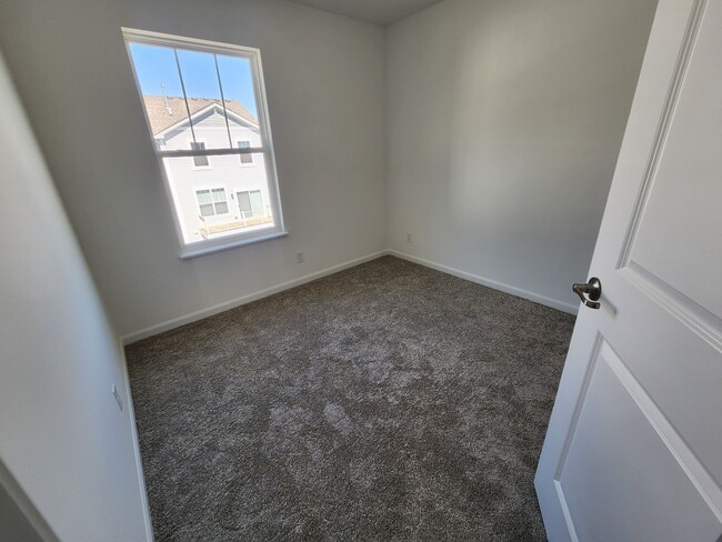 Building Photo - 1033 Atterberg Rd