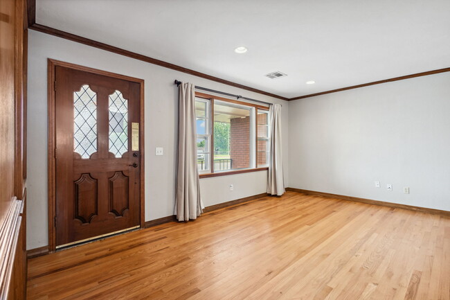 Building Photo - 10001 Ridgeview Dr