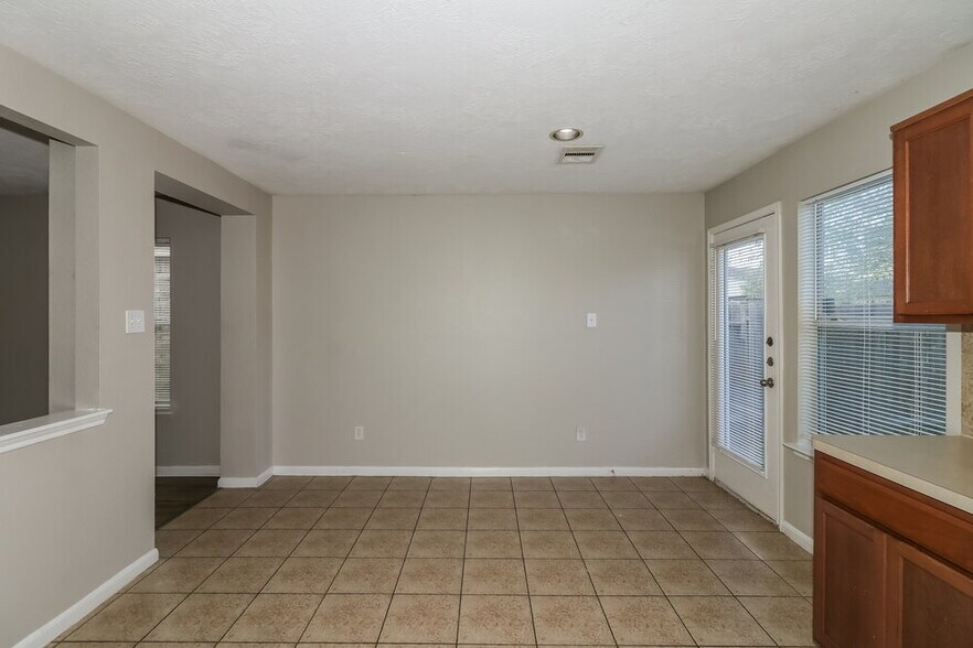 Building Photo - 8107 Sanders Glen Ln