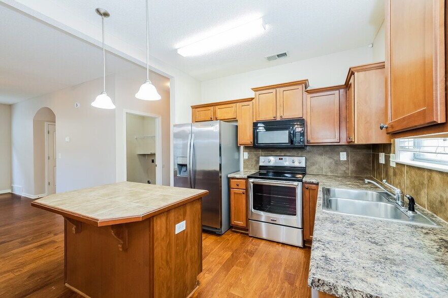 Building Photo - 4944 Shaws Ridge Trail