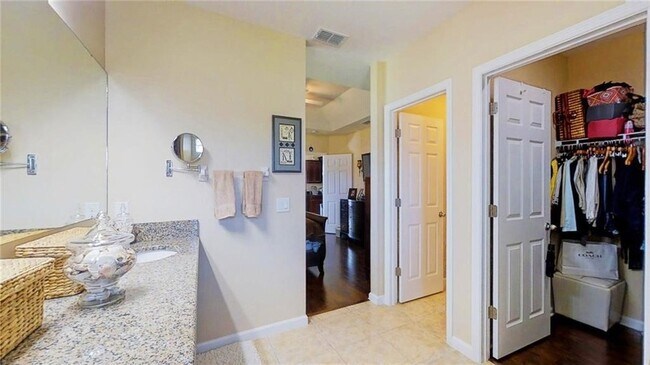 Building Photo - 1296 Lexington Manor SW
