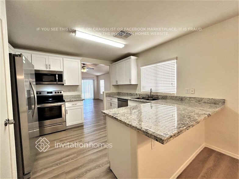 Building Photo - 12014 W Holly St