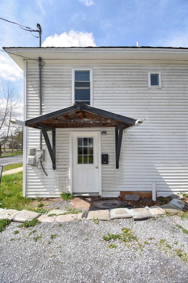 Building Photo - Three Bedroom Home in Beech Creek, PA!