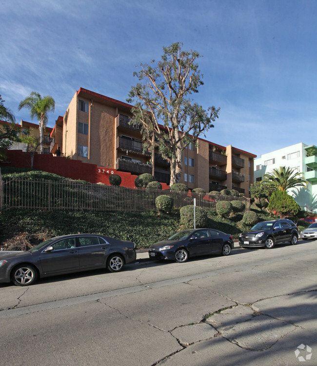 Building Photo - Silverlake Village