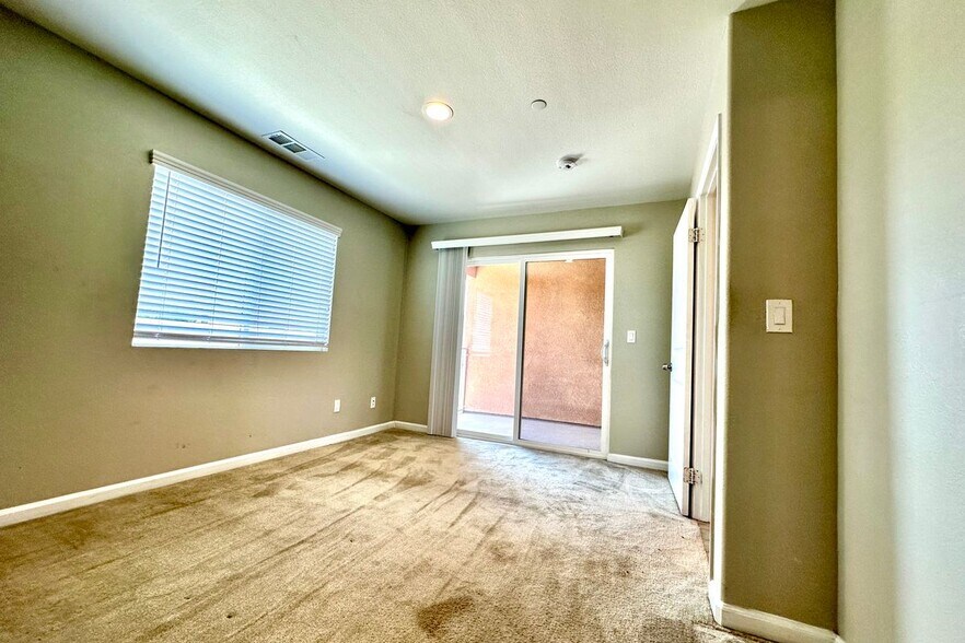 Building Photo - 16397 Valencia Ave