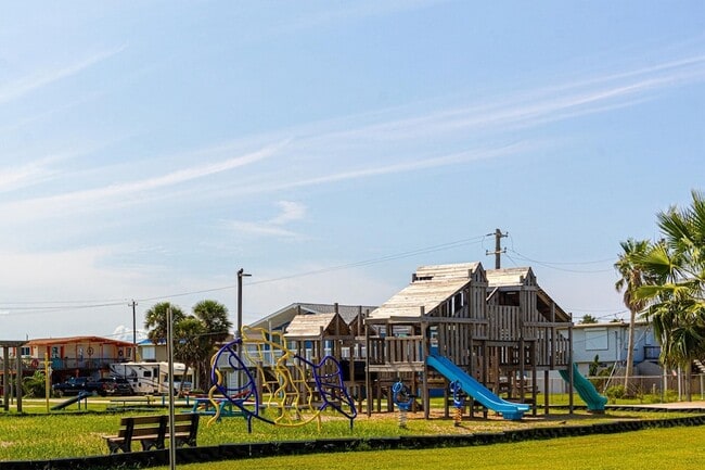 Building Photo - 4034 Reeves Dr