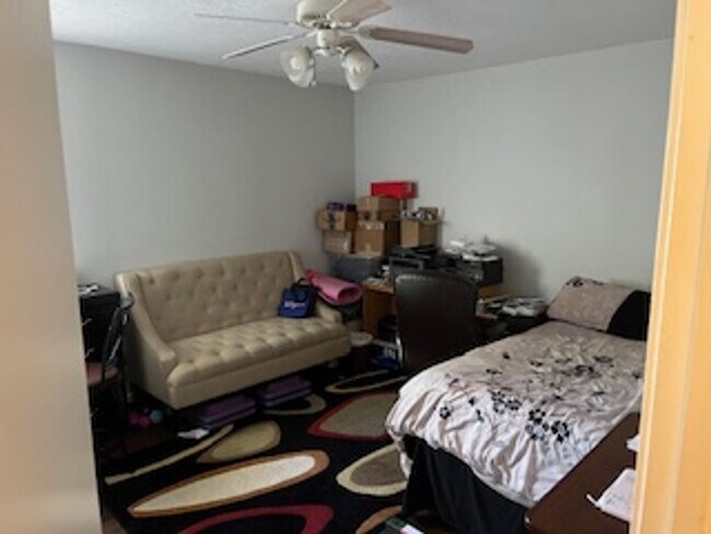 Building Photo - College Station - 3 bedroom / 2 bath / Gar...