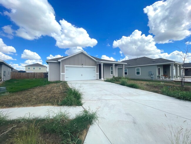 Building Photo - Available for a July 2025 Move In-Modern 3...