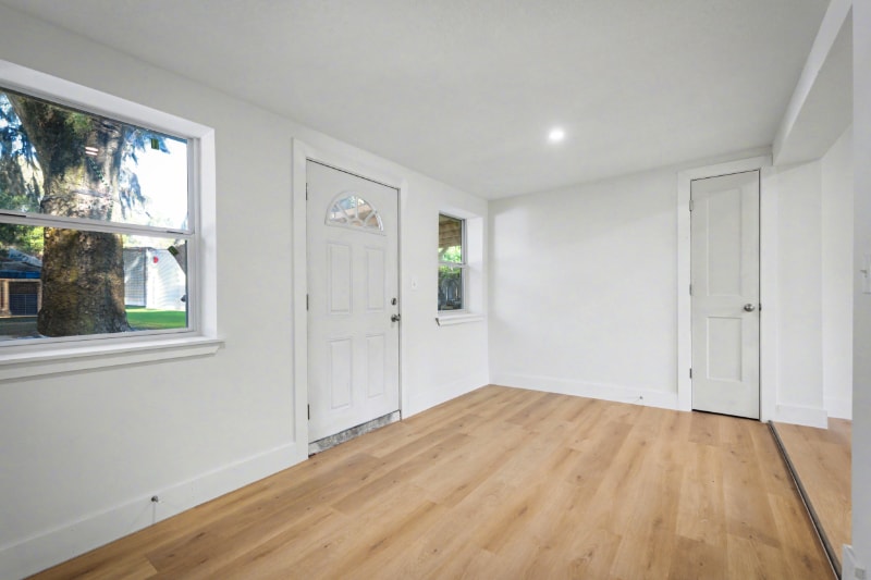 Building Photo - 5827 Ansley St