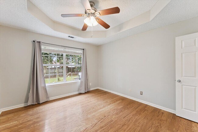 Building Photo - AVAILABLE OCTOBER 2025! [PET FRIENDLY]