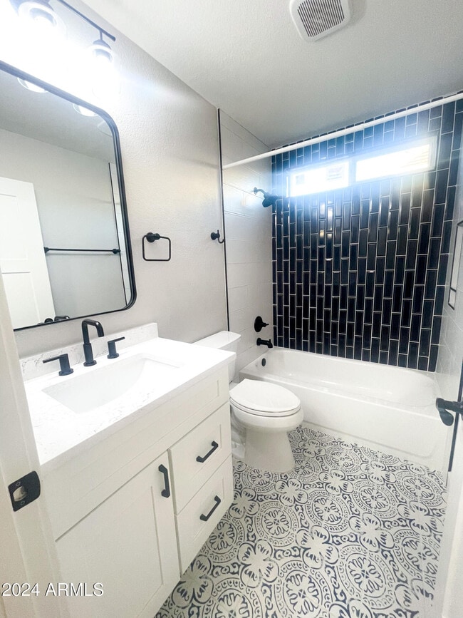 Building Photo - 1460 E Todd Dr