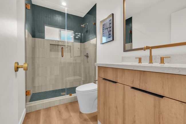 Building Photo - 414 S Ave 56