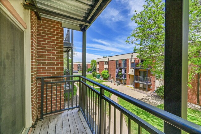 Building Photo - $1,340.95 - 1 Bed, 1 Bath Condo in Denver with In Unit Laundry!