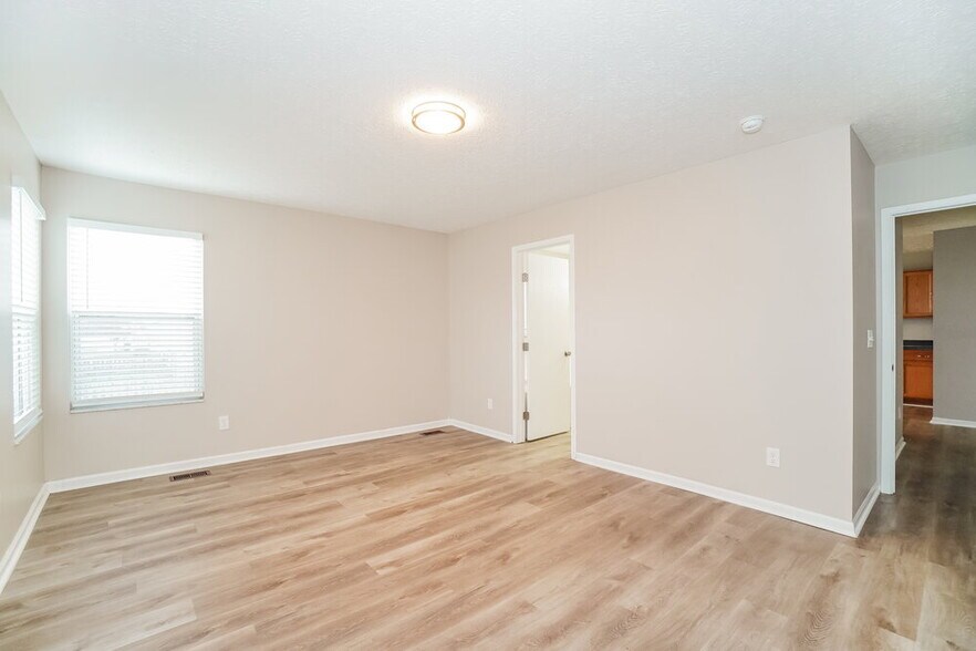 Building Photo - 238 Oxford Dr SW