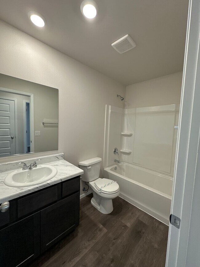 Building Photo - Pre-Leasing Now! Don't Miss This Charming 3-Bedroom, 2-Bath Home in Claremore
