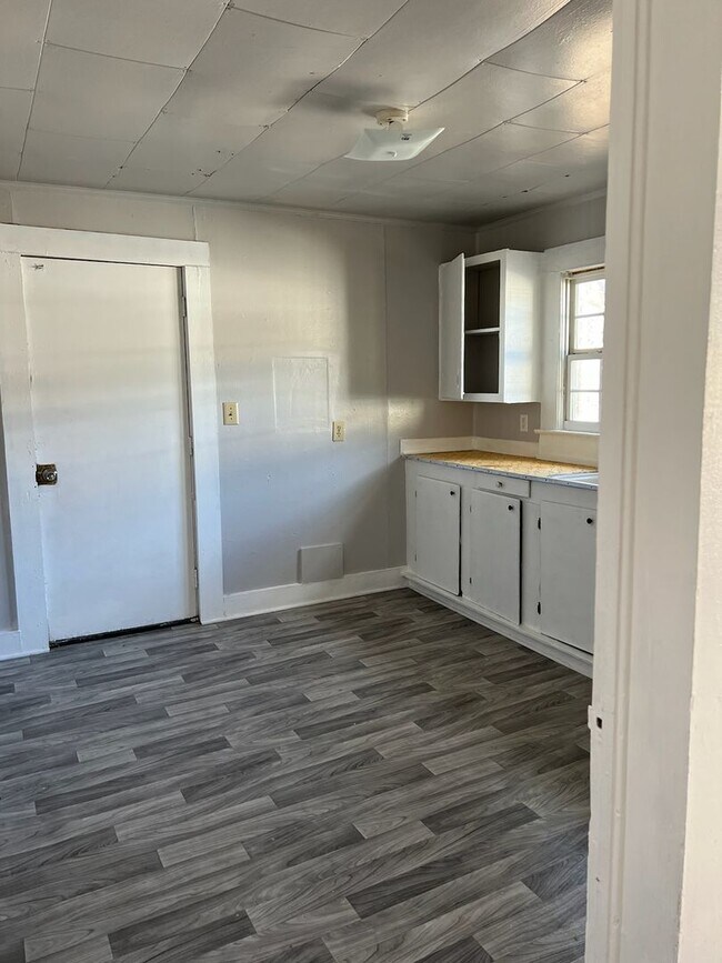 Building Photo - 4 Williamson St SW