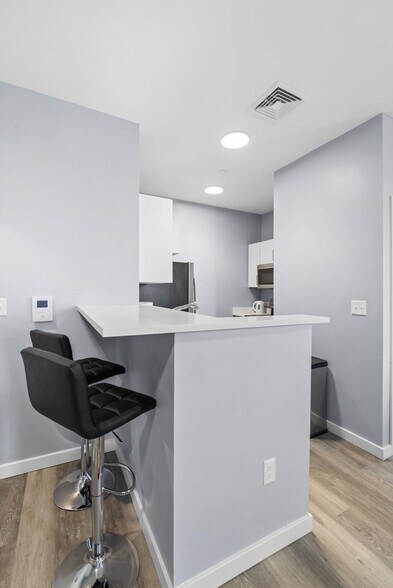 Building Photo - 95 Broadway