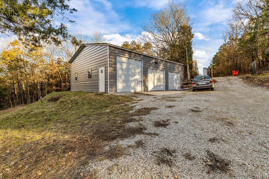shop available for $300/more a month. - 27497 Old Pace Ln