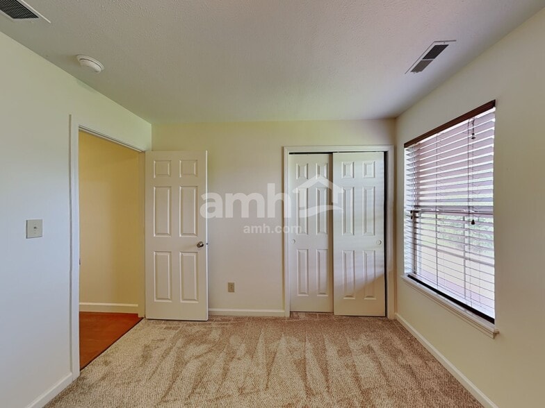 Building Photo - 559 Prince Dr