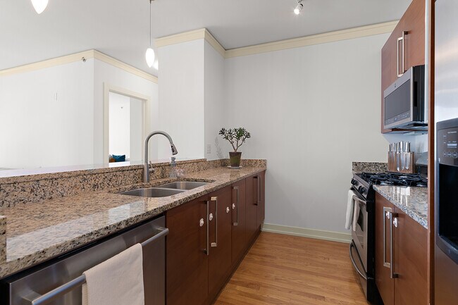 Building Photo - 1570 Elmwood Ave