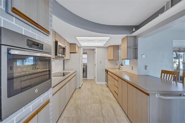 Building Photo - 2544 Burnice Dr