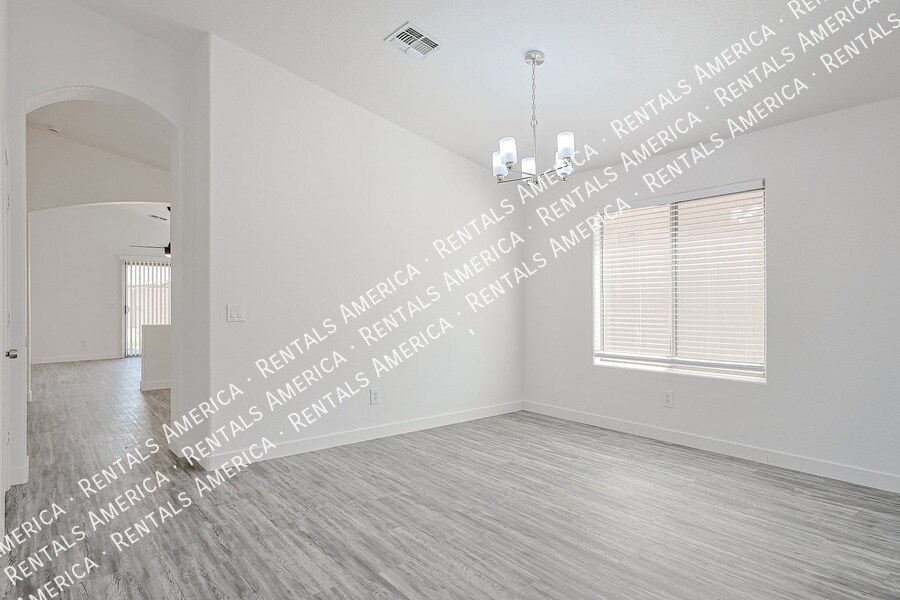 Building Photo - 4930 W Desert Dr