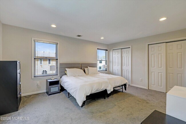 Building Photo - 265 Norgrove Ave