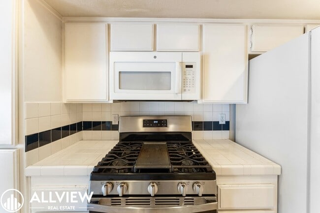 Building Photo - Coastal San Clemente Townhome with Brand New Flooring – Steps to the Beach!