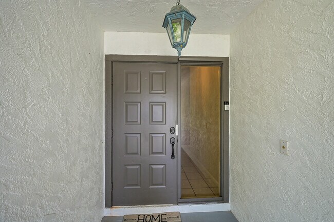 Building Photo - 1800 Primrose Ln