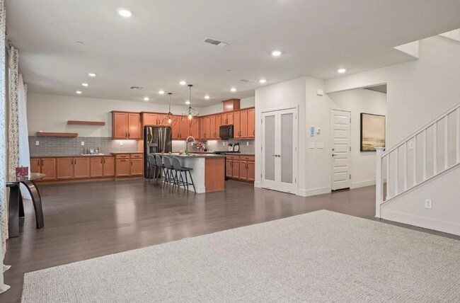 Building Photo - WOW!  Former Roseville Model Home 4/3 + SOLAR!  Please read entire ad for viewings!