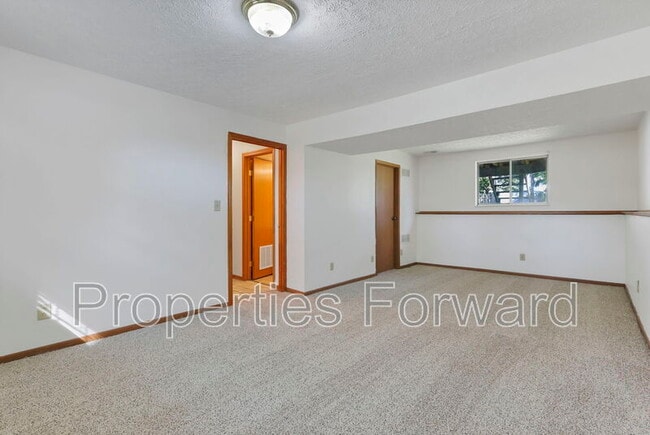 Building Photo - 2246 Shirlene Dr