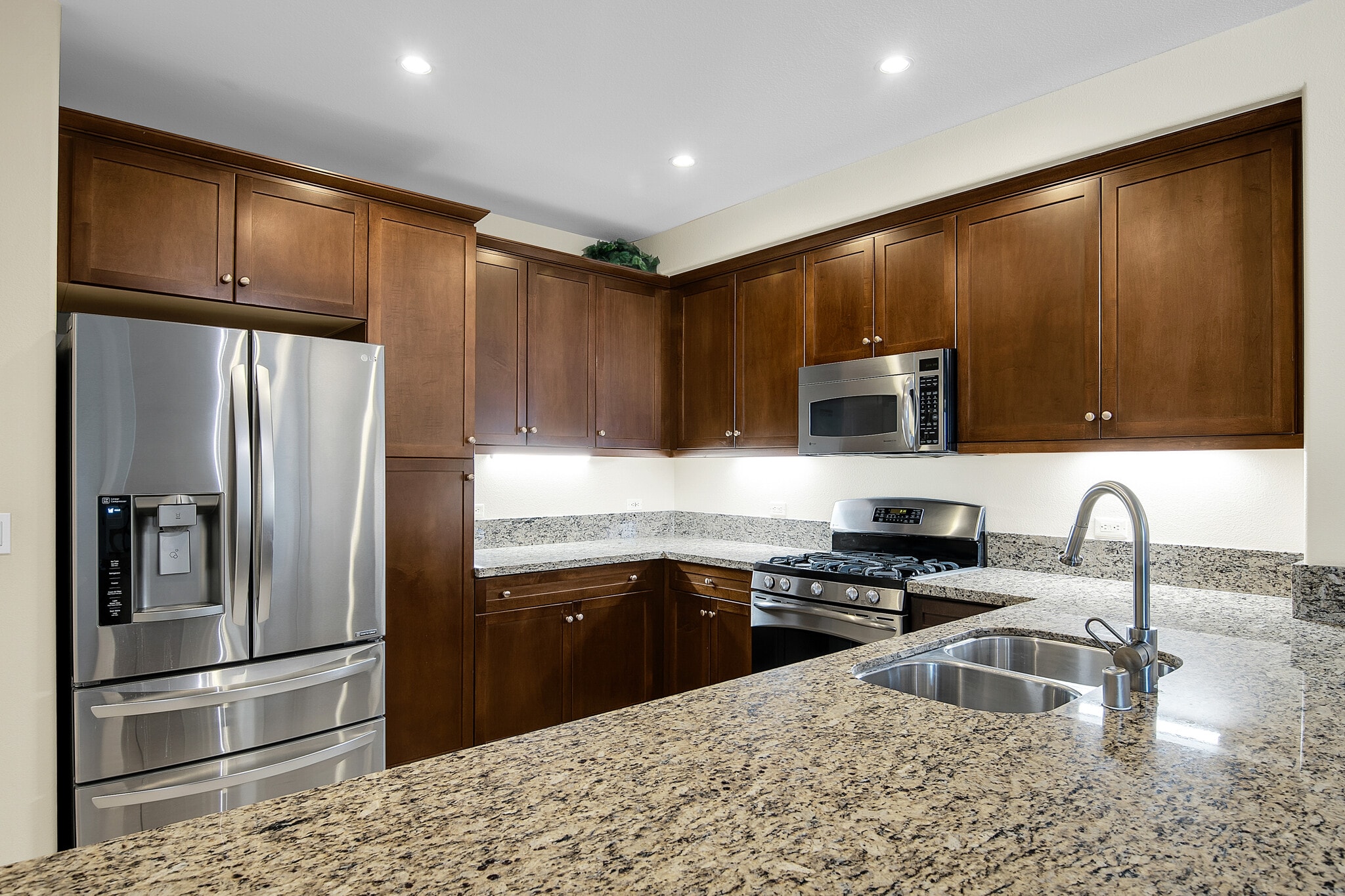 Building Photo - 629 Traction Ave