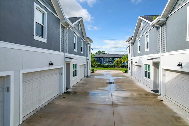 Building Photo - 3715 W Wisconsin Ave