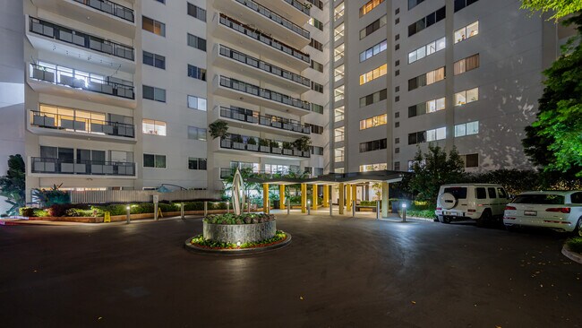 Valet Entrance - 1155 N La Cienega Blvd