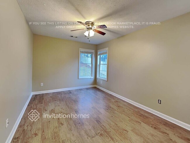 Building Photo - 2825 Maple Vista Ln SW