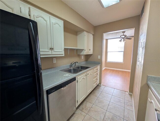 Building Photo - 522 Orange Dr